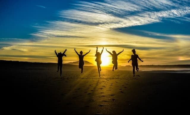 Leveraging the digital workplace to improve employee experience: Five pillars for success